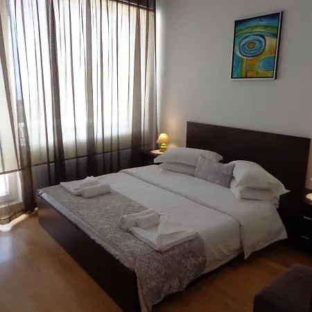 Hills Apartment *